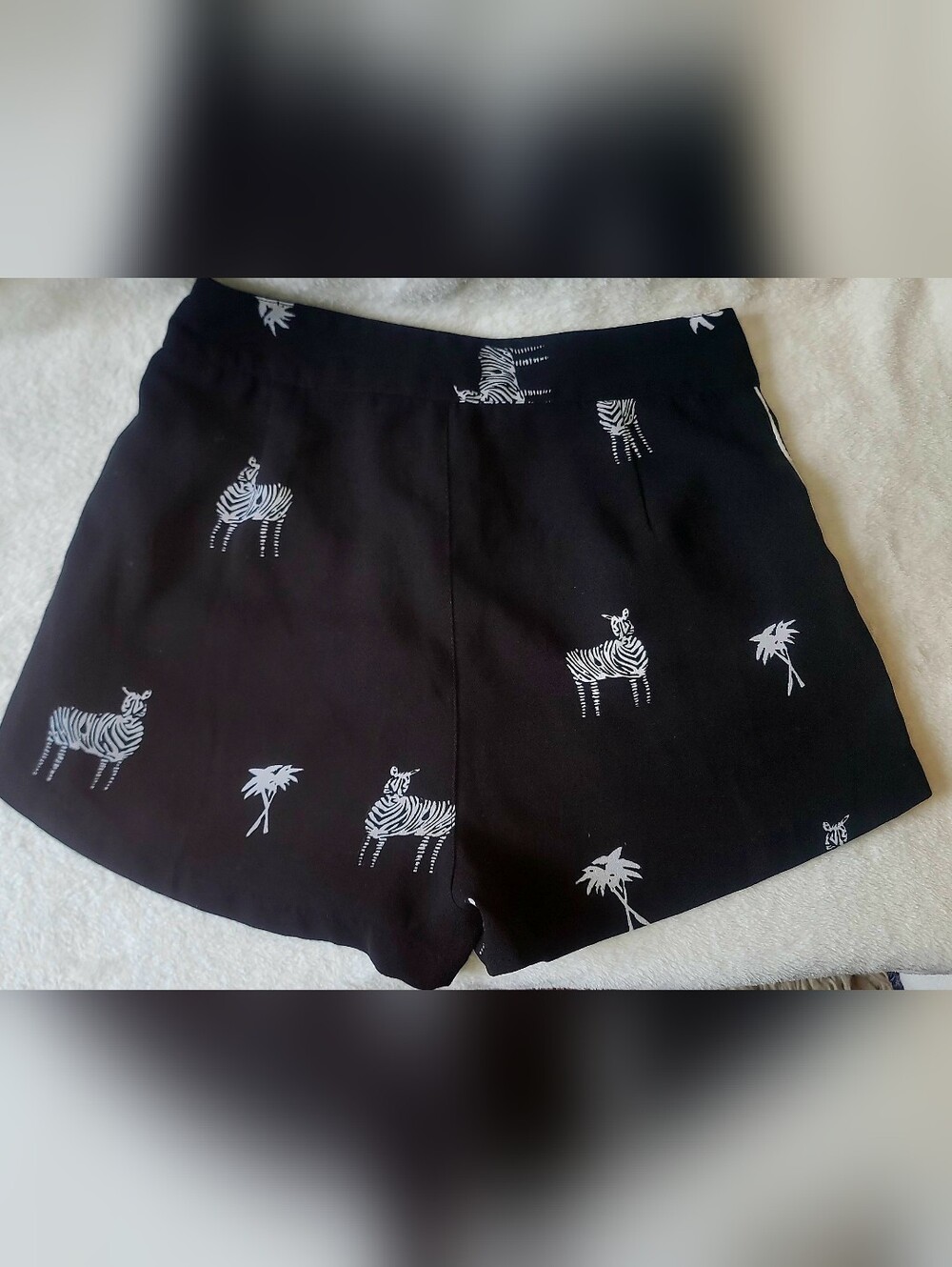 Volcom What You Need Shorts Womens Size XS Black Zebra Print Palm Trees - Picture 5 of 9